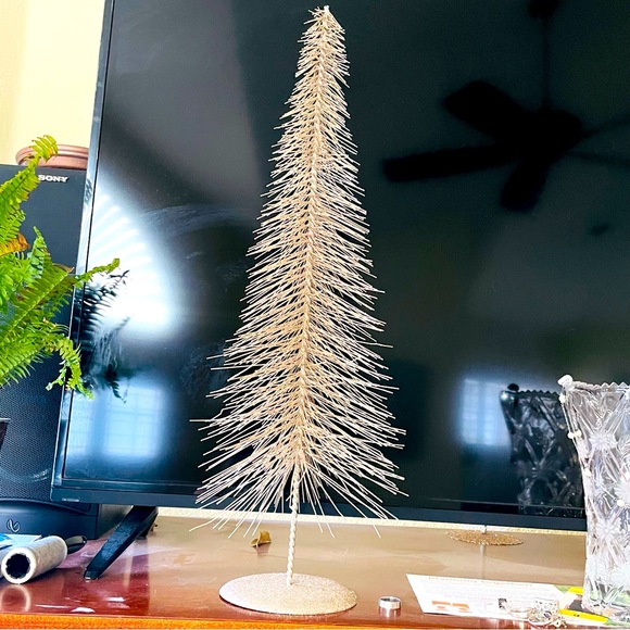 Vintage gold metal glitter Christmas tree decor - Picture 3 of 5